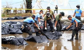 Philippines tăng cường tìm kiếm thi thể nạn nhân