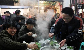 Nước lẩu ngon nhờ... chất phụ gia mỹ phẩm