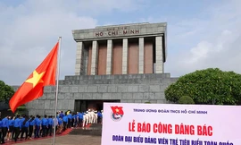 Đảng viên trẻ tiêu biểu toàn quốc báo công dâng Bác