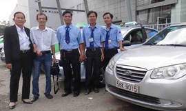 Ly kì vụ 'cướp' 32 xe taxi đang đón khách