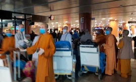 Các công dân được về nước sau thời gian mắc kẹt. (Ảnh: Mofa)