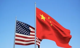 Quốc kỳ Mỹ và Trung Quốc. (Ảnh: Shutterstock)