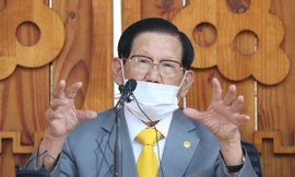 Ông Lee Man-hee trong cuộc họp báo ngày 1/3