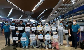 Đón 270 người Việt ở Malaysia về nước