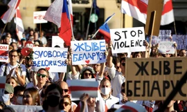 Biểu tình ở Minsk ngày 16/8. (Ảnh: Reuters)
