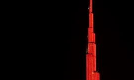 Tháp Burj Khalifa trong màu cờ Trung Quốc