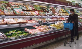 Thị trưởng Nhật khuyên phụ nữ không đi mua hàng trong bối cảnh COVID-19 vì lề mề