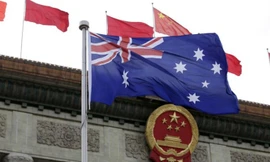 Lá cờ Úc trước Đại lễ đường nhân dân Trung Quốc ở Bắc Kinh trước khi đón Thủ tướng Úc Malcolm Turnbull đến thăm hồi năm 2016. (Ảnh: Reuters)