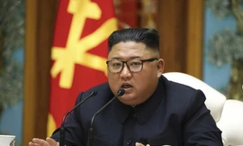Hình ảnh ông Kim Jong Un chủ trì cuộc họp của bộ chính trị ngày 11/4 được báo chí Triều Tiên đăng tải. (Ảnh: KCNA)