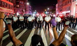 Cảnh sát Mỹ đang gặp nhiều sức ép vì sử dụng bạo lực quá mức. (Ảnh: CNN)