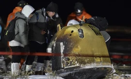 Cáp-xun Thường Nga 5 trở lại Trái đất. (Ảnh: Xinhua)