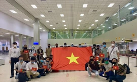 Nhóm công đân được đưa về từ Sri Lanka. (Ảnh: Mofa)
