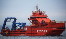 Một tàu cứu hộ trên vùng biển Barents