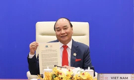 Thủ tướng Nguyễn Xuân Phúc tham dự hội nghị trực tuyến. (Ảnh: Mofa)