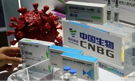 Quầy trưng bày vắc-xin của Sinopharm ở Bắc Kinh. (Ảnh: Reuters)