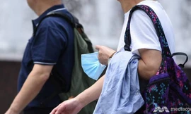 Nhiều nước phạt tù những người vi phạm quy định về cách ly. (Ảnh: CNA)