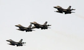 Các máy bay F-16 của Đài Loan do Mỹ sản xuất tham gia một đợt diễn tập năm 2018. (Ảnh: CNN)