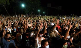 Khoảng 3.000-4.000 người biểu tình tại ĐH Thammasats tối 10/8. (Ảnh: Reuters)