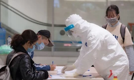 Các bác sĩ Italy đang đối mặt với cuộc khủng hoảng tồi tệ như thời chiến. (Ảnh: Euronews)