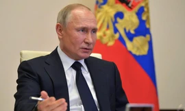 Ông Putin họp trực tuyến với các quan chức chính phủ Nga ngày 15/4. (Ảnh: Reuters)