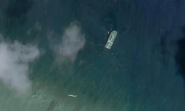 Ảnh vệ tinh cho thấy con tàu Tian Yi Hai Gong của Trung Quốc ở phía bắc đảo Cây thuộc quần đảo Hoàng Sa ngày 4/6