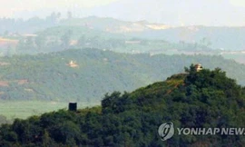 Một chiếc loa thùng được đặt gần chạm canh gác của Triều Tiên ở khu phi quân sự. (Ảnh: Yonhap)