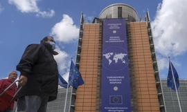 Uỷ ban châu Âu tổ chức hội nghị trực tuyến để huy động nỗ lực chung của các nước nhằm đối phó với COVID-19. (Ảnh: EPA-EFE)