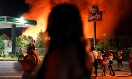 Cảnh sát Atlanta đang truy tìm người đốt nhà hàng Wendy's. (Ảnh: Reuters)