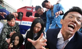 Dân mạng Malaysia lan truyền tin đồn virus corona biến người thành xác sống. (Ảnh: CNA)