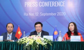 Phó Thủ tướng Phạm Bình Minh chủ trì họp báo. (Ảnh: Như Ý)