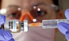 Vắc-xin COVID-19 là một yếu tố quan trọng của bầu cử tổng thống Mỹ năm nay. (Ảnh: Reuters)