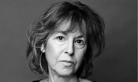 Nhà thơ Louise Glück