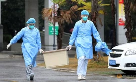 Nhân viên y tế tại một bệnh viện ở Vũ Hán. (Ảnh: Reuters)