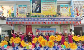 Mặc nắng nóng, tween Tiểu học La Thành vẫn hết mình đón lễ khai giảng năm học mới