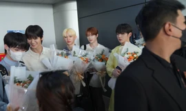 TEMPEST có mặt tại TP.HCM: Fan vây kín chào đón, Hanbin cười tươi hết cỡ