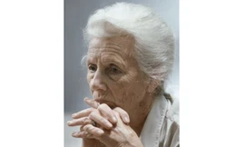 Tranh cãi việc cấp iPad cho người nghỉ hưu