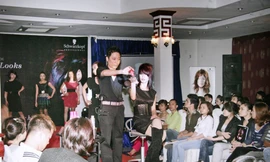 Nhà tạo mẫu tóc Quang BaLan: “Một nghề cho chín…”