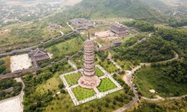 Bảo tháp tại chùa Bái Đính nhìn từ trên cao. Ảnh: M.Đ