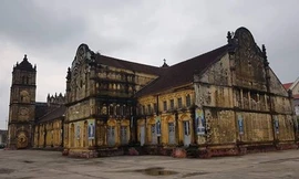 Nhà thờ chính toà Bùi Chu 134 năm tuổi. Ảnh: M.Đ