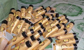 Công an thu giữ số mỹ phẩm không hoá đơn chứng từ.