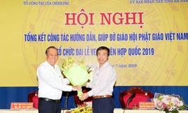 Phó Thủ tướng Thường trực Chính phủ Trương Hoà Bình cùng đại diện Doanh nghiệp Xuân Trường. Ảnh: L.S