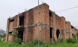 Dự án Trường Cao đẳng nghệ thuật Vĩnh Phúc xây dựng dở dang rồi bỏ hoang. Ảnh: M.Đ