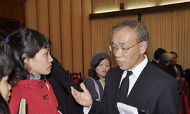 Đại sứ Nhật Bản tại Việt Nam Yasuaki Tanizaki với các nhà báo tại buổi lễ Ảnh: Đ.P