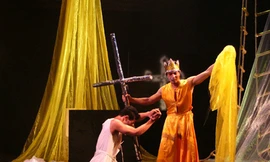 Kịch hình thể cần được bổ sung vào dự thảo. Trong ảnh là vở “Hăm lét” của Nhà hát Tuổi trẻ