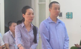 Vợ chồng Thùy - Hạnh trước vành móng ngựa