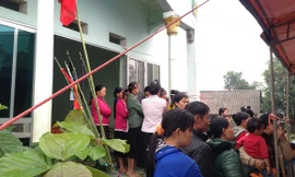 Gia đình tổ chức tang lễ cho các nạn nhân.