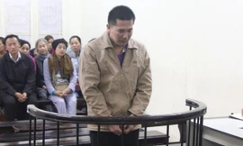 Lê Anh Tuấn trước vành móng ngựa.