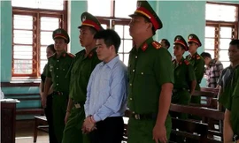 Trùm ma tuý Tàng Keangnam tại toà.