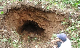 Núi nứt đe dọa cả trăm hộ dân