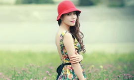 Bảo Trúc lưng trần gợi cảm giữa đồng hoa Đà Lạt